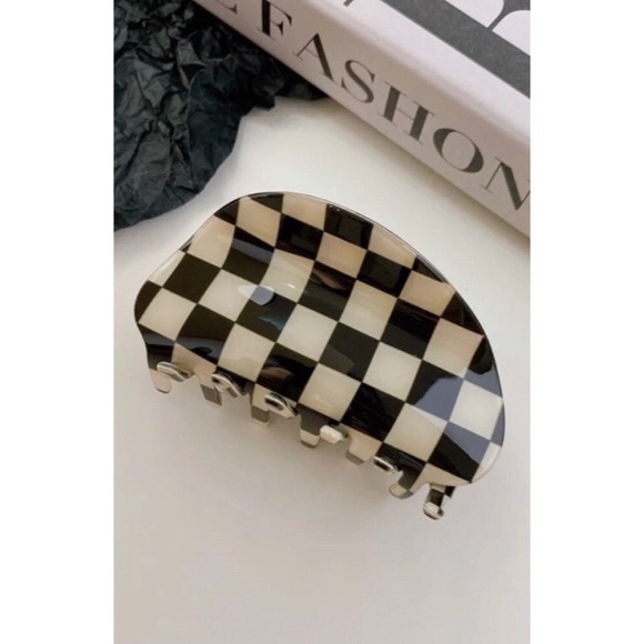 Checkered Claw Clip - Picture 2 of 2